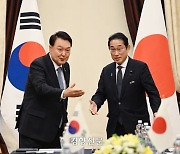 [속보] 교도통신 “한국, 한중일 정상회담 5월로 조율중”