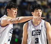 '허웅-라건아-송교창 49점 합작' KCC, 6강 PO 기선제압…SK전 81-63 승