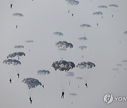 지난달 北 김정은 참관 공수훈련 중 추락 사상자 발생