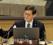 "9차례 연속 금리 동결…3분기는 돼야 금리 인하"[금통위폴]②