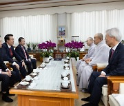 尹대통령, 천태종 부산 삼광사 찾아 ‘국민 화합·행복’ 기원