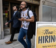 美3월 고용 30.3만건 '깜짝 증가'…실업률도 3.8%로 하향(상보)