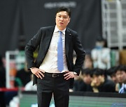 [KBL 6강 PO 경기 후] 송영진 KT 감독, "단기간에 끝낸 뒤 휴식할 수 있도록…" … 조동현 현대모비스 감독, "2차전에서는 지훈이나 민석이에게 배스 수비를 맡길 수 있다"