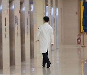 전공의 이탈에 병원 수입 급감…1년 전보다 4000억원 감소
