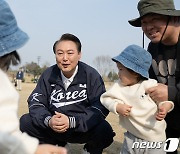 윤석열 대통령, 용산어린이정원 깜짝 방문