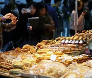 "우리 애들도 맛 봐야지" 시식용 빵 포장 당당히 요구…거절했더니