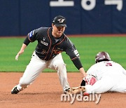 [MD포토] 이도윤-김혜성 '아슬아슬'