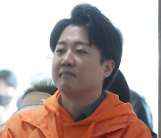 “공약으로 승부하겠다”더니…이준석, 매니페스토 질의엔 무응답 [총선 난류한류]