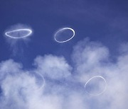 하늘에 뜬 UFO? 여신의 반지?…희귀한 伊화산 '가스 도넛'