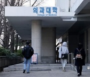 '휴강 마지노선' 궁지 몰린 의대, 이달 31개교 수업 재개