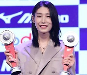 '6번째 MVP' 김연경, 은퇴 안 해…"1년 더 뛰겠다"