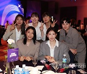 V리그 MVP 김연경, 축하하는 김수지-정윤주-박혜진-서채원-박수현