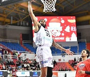 [KBL 6강 PO 리뷰] ‘배스-허훈 승부처 지배’ KT, 현대모비스 제압 … 1승만 더 하면, 2년 만에 4강