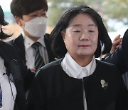 [朝鮮칼럼 The Column] ‘1700만원 횡령’ 윤미향 의원이 지은 가장 큰 죄