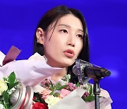 ‘배구 황제’ 김연경, 다음 시즌도 코트에서… “솔선수범 할 것”