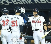 '강정호스쿨'의 효과가 드러났다...김재환 7회 '역전 스리런포' 작렬→두산, 한화 제압하고 2연패 탈출 '성공' [MD잠실]