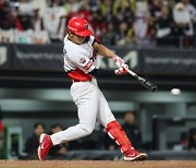 '김도영 3점포' KIA, LG 꺾고 선두 탈환…KBO 리그, 100만 관중 돌파