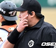 한국에 '최초 기록' 뺏긴 로봇심판 “MLB, 내년 시행 추진한다”