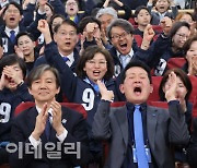 [포토]조국 “국민께서 정권 심판…尹대통령, 국민께 사과하라”