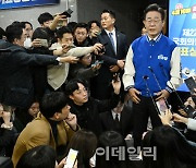 [포토]출구조사 발표에 입장 밝히는 이재명