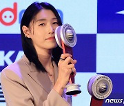 "한 시즌 더" 외친 '여제' 김연경의 바람 "내 경쟁자가 생겼으면"