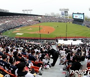 프로야구, 10개 구단 체제로 가장 빠른 100만 관중 달성