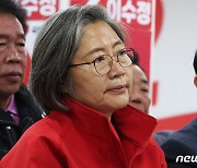 출구조사 지켜보는 이수정 후보