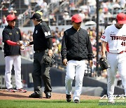 [포토] 이의리 '부상으로 교체'