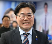 밝은 표정의 박찬대 후보