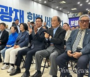 [출구조사-경기] 민주당 60개 지역구 중 47곳 우세... 12곳 경합