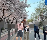 '정성호♥' 경맑음, 한강뷰+벚꽃뷰 거주 부럽네···오둥이 엄마의 스키니핏 나들이