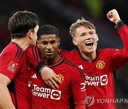 연봉은 아직도 EPL 1위…법카+운전기사 없애는 이유 있다