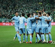 (SP)CHINA-BEIJING-FOOTBALL-CSL-BEIJING GUOAN VS SHENZHEN PENG CITY(CN)