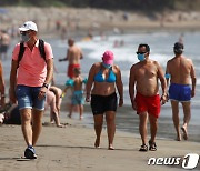 "관광객 폭발에 못 살겠다" 카나리아 제도 주민들 단식농성