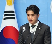 총선 관련 입장 밝히는 오영환 새로운미래 선대위원장