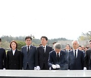 민형배 당선인, 오월영령에 참배