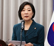 오영주 장관 "외국인 유학생 국내 중소기업 유입 방안 조만간 마련"