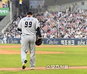 [포토]잠실구장 등판하는 한화 류현진