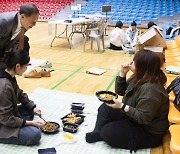 "짜장면 먹고 중간고사 잘 볼게요"… 배재대 '총장님이 쏜다'