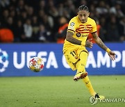 이강인, PSG의 불운한 역전패…UCL 8강전서 바르셀로나에 고개 숙여