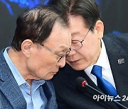 [포토]대화하는 이재명·이해찬