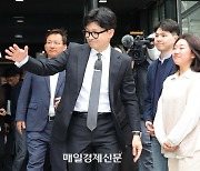 [포토] 당사 나서는 한동훈 위원장