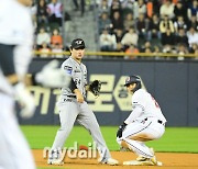 [MD포토] 한화 문현빈 '위기는 병살로 깔끔하게'