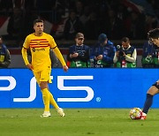 ‘축구 천재’ 이강인, UCL 8강 탈락 위기… PSG, 바르셀로나에 2-3 역전패