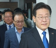 ‘겸손’ 당부한 이재명 “즐길 만큼 녹록지 않다”