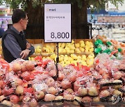 '고물가에 집밥 선호'…대형마트서 신선식품 잘 팔린다