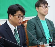 발언하는 김준우 상임선대위원장