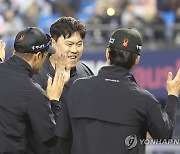 'KBO 복귀승' 류현진 "많이 늦었죠…저로 인한 연패 끊어 다행"