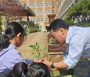 화성 반월초교, 특수학급 아동과 원예 체험 진행