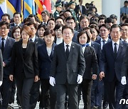 이재명 "윤 대통령 당연히 만나고 대화해야…못 만난 게 아쉬울 뿐"